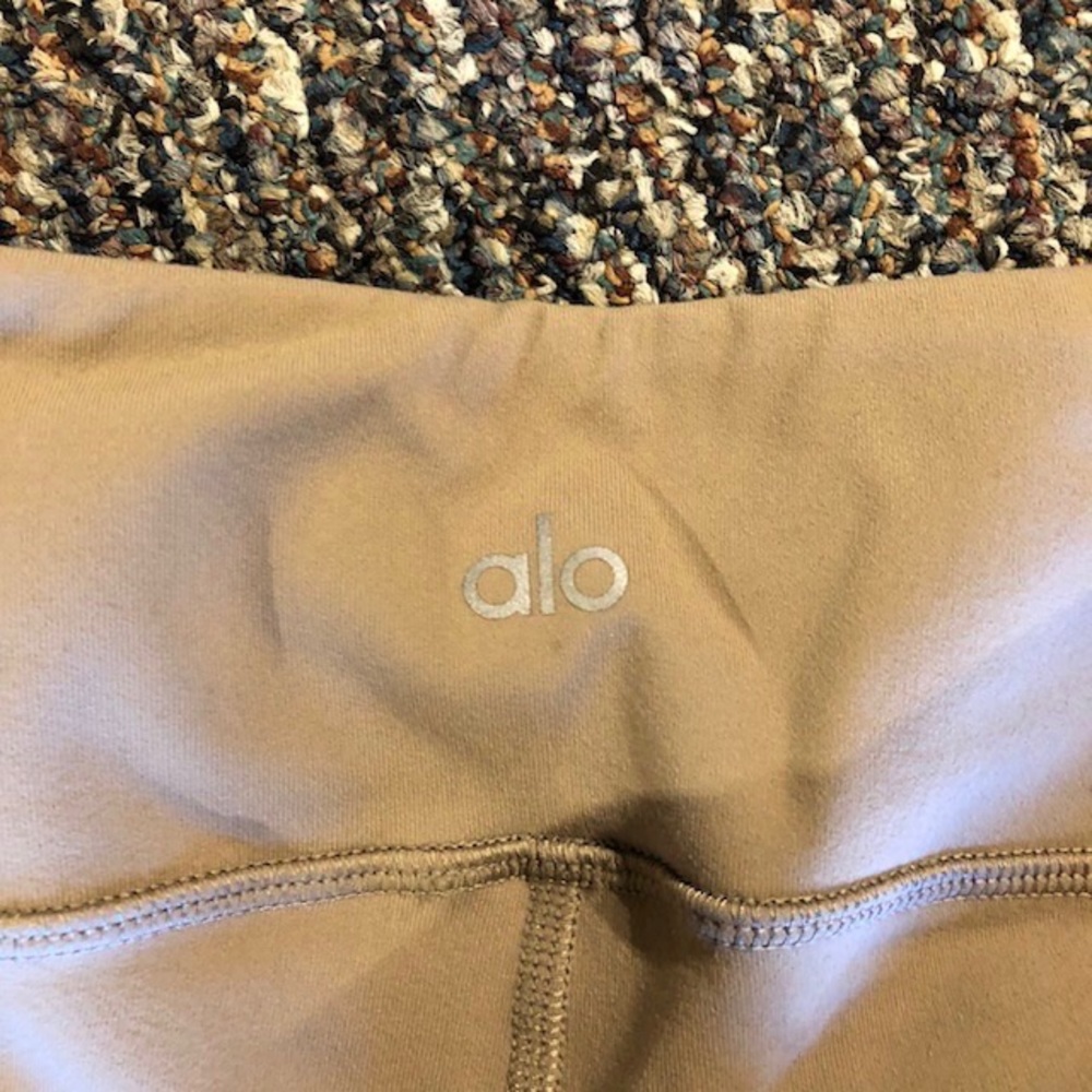 AloYoga Entwine Leggings - Picture 5 of 6